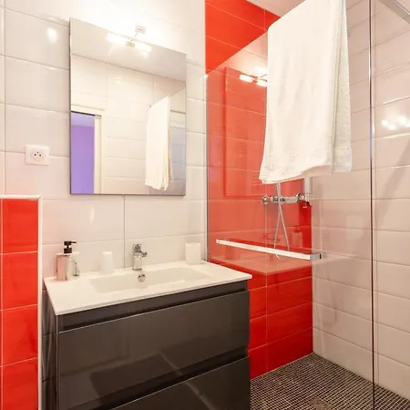 - Orchis Bed & Breakfast 2*