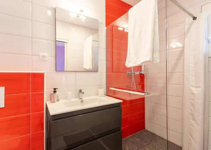 - Orchis Bed & Breakfast 2*