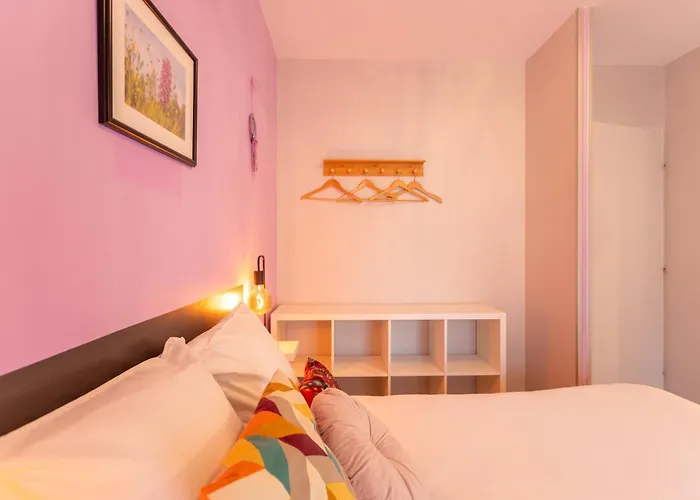 - Orchis Bed & Breakfast